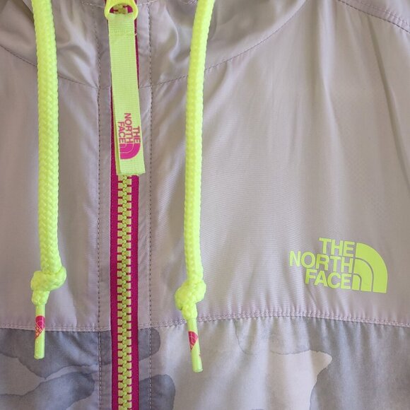 The North Face Camo Hooded Windbreaker Jacket Full Zip Pockets Womens Small - Picture 3 of 10